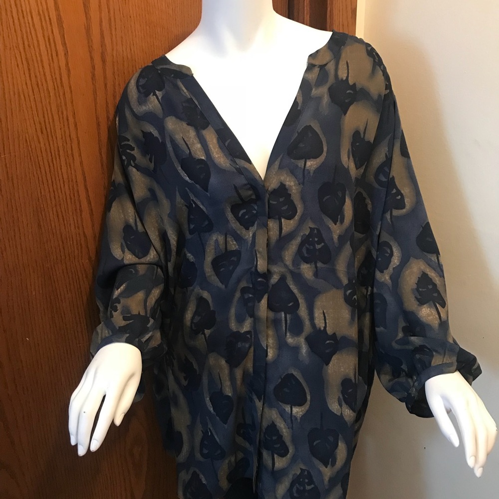 ** SOLD Women’s 2X 3/4 sleeve pin tuck blouse NWOT - Picture 8 of 9